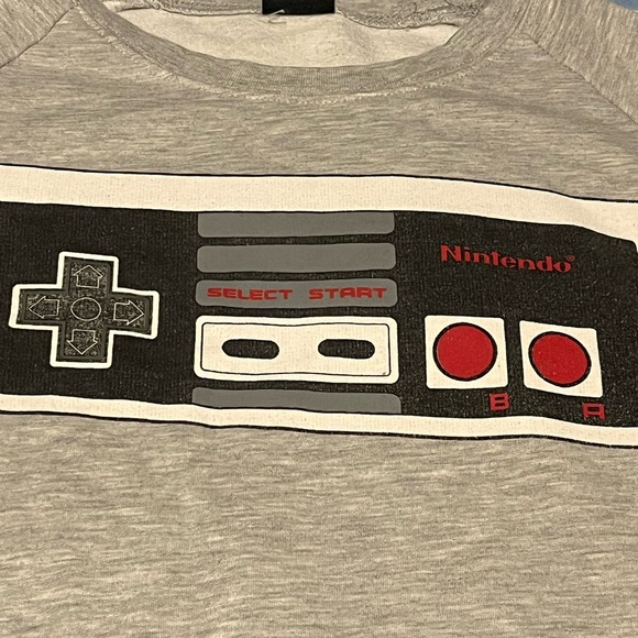 Nintendo Sweatshirt - Picture 2 of 8
